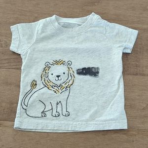 3 for $12! Like new "ROAR" lion t-shirt